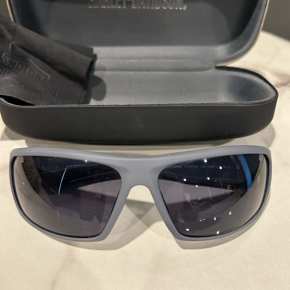 Harley-Davidson Black and Gray Sunglasses